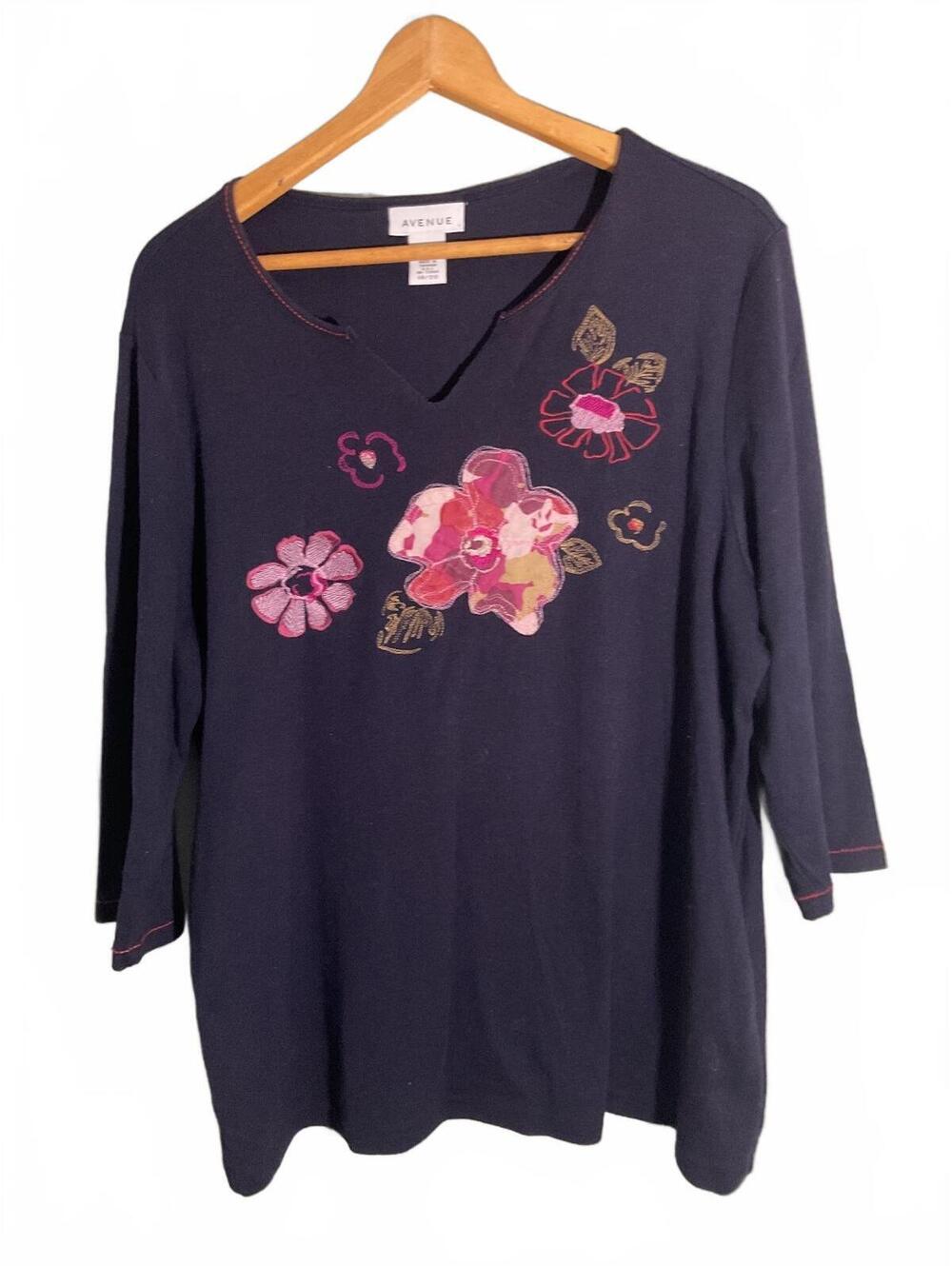 Avenue Navy Blue Floral Embroidered 3/4 Sleeve Top Size 18/20